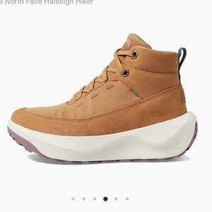 The North Face Womens Halseigh Hiker boots.All season wearing